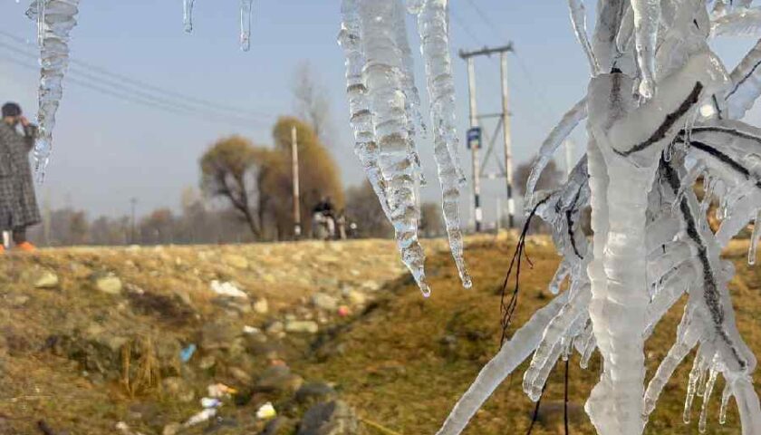 Cold Wave Intensifies in Kashmir Valley After Snowfall | Kashmir Chillai Kalan Winter Report