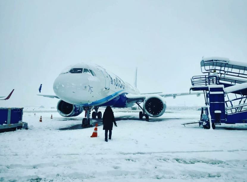 Flights Resume at Srinagar Airport After Snowfall Disruption