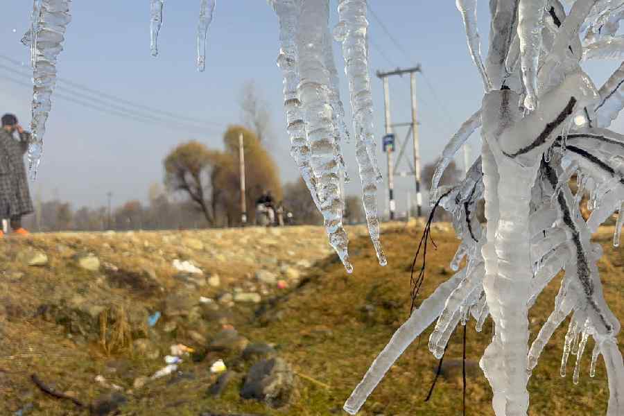 Cold Wave Intensifies in Kashmir Valley After Snowfall | Kashmir Chillai Kalan Winter Report