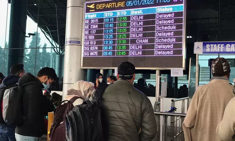 Srinagar Airport Suspends Flights Amid Heavy Snowfall: Delays, Cancellations and Travel Advisory