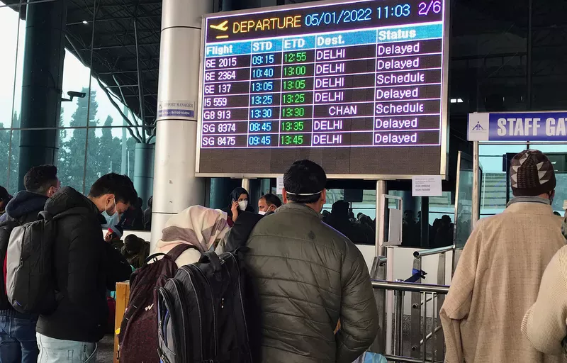 Srinagar Airport Suspends Flights Amid Heavy Snowfall: Delays, Cancellations and Travel Advisory