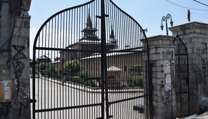 Jama Masjid Closed, Mirwaiz Umar Farooq Placed Under House Arrest Ahead of Shab-e-Barat Prayers in Srinagar
