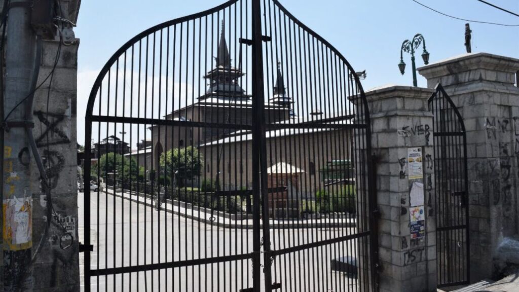 Jama Masjid Closed, Mirwaiz Umar Farooq Placed Under House Arrest Ahead of Shab-e-Barat Prayers in Srinagar