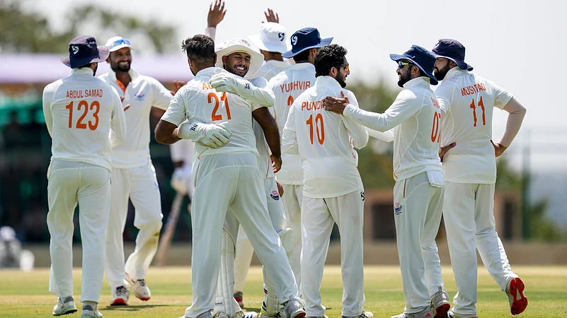 Ranji Trophy 2025–26 Final: Jammu & Kashmir Take Commanding Grip, Karnataka Battling to Stay Alive in Historic Clash