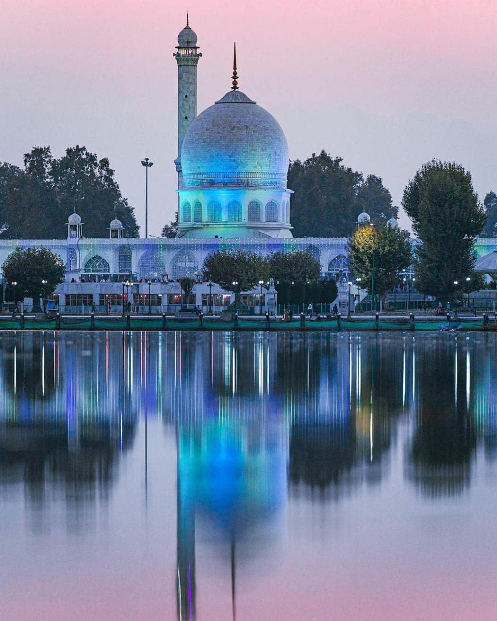 Eid-ul-Fitr 2026 in Kashmir: Snow-Kissed Celebrations, Spiritual Grace & Festive Traditions Unite Across the Valley