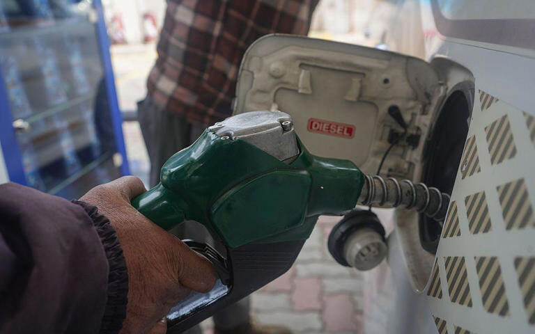 Iran–US Conflict Begins to Affect India: Fuel Prices, Trade Routes and Student Safety in Focus