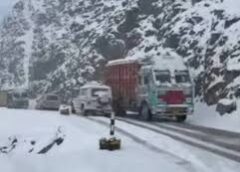 Kashmir in Cold Grip: Zojila, Razdan Pass Shut as Snowfall and Rain Disrupt Life Across Valley