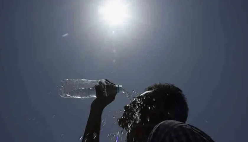 Unseasonal Heatwave in Jammu & Kashmir: Temperatures Surge Above Normal as Dry Weather Persists