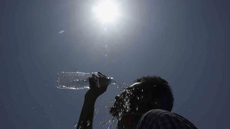 Unseasonal Heatwave in Jammu & Kashmir: Temperatures Surge Above Normal as Dry Weather Persists
