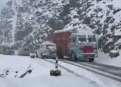 Kashmir in Cold Grip: Zojila, Razdan Pass Shut as Snowfall and Rain Disrupt Life Across Valley