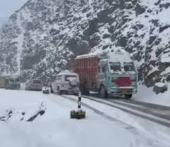 Kashmir in Cold Grip: Zojila, Razdan Pass Shut as Snowfall and Rain Disrupt Life Across Valley