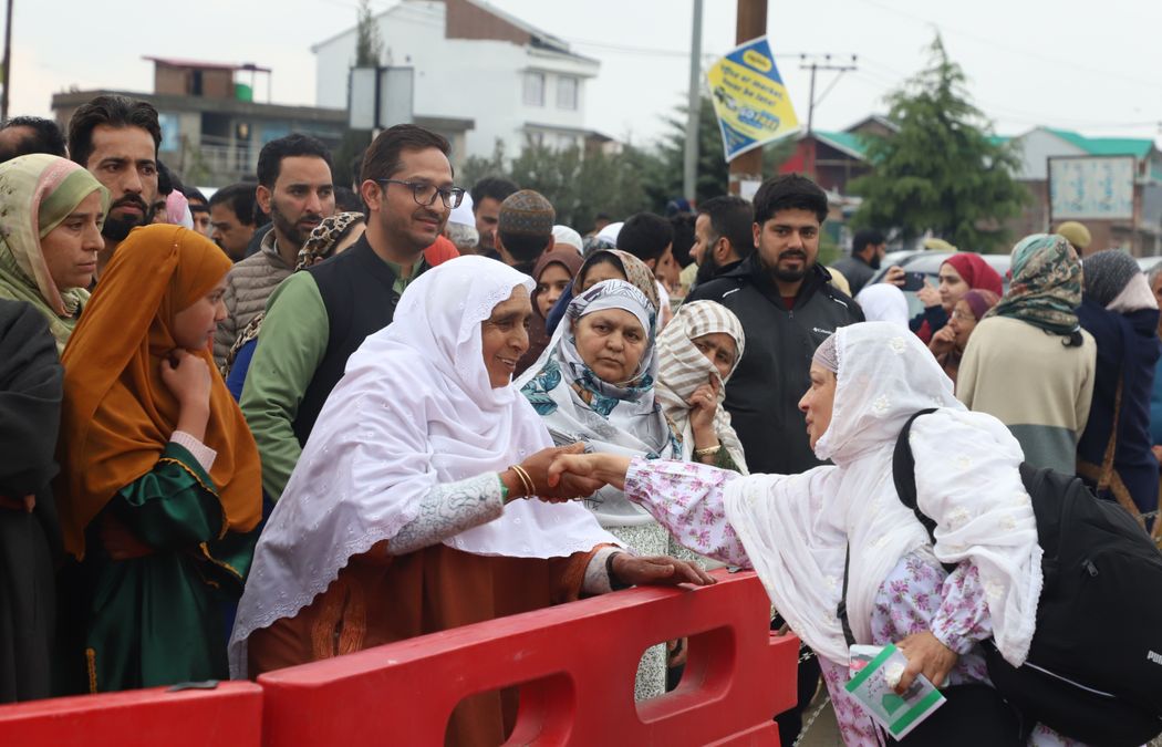 Hajj 2026: Tears, Faith and Hope as Kashmir’s First Batch of Pilgrims Departs from Srinagar