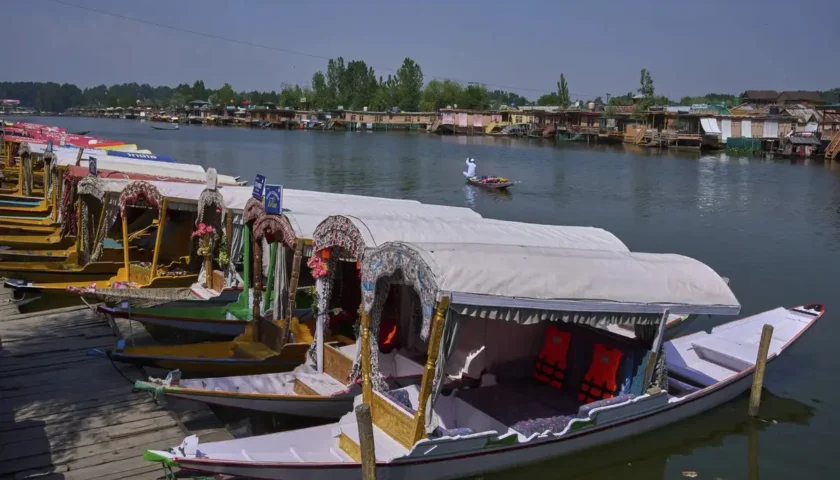 Kashmir Tourism Crisis 2026: How West Asia Conflict Crushed Travel Industry in India