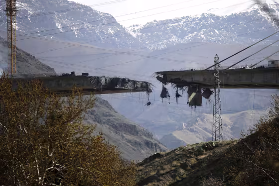 US–Iran War Intensifies: Claims of Downed Jets, Bridge Destruction, Nuclear Strikes Raise Fears of Full-Scale Regional Conflict