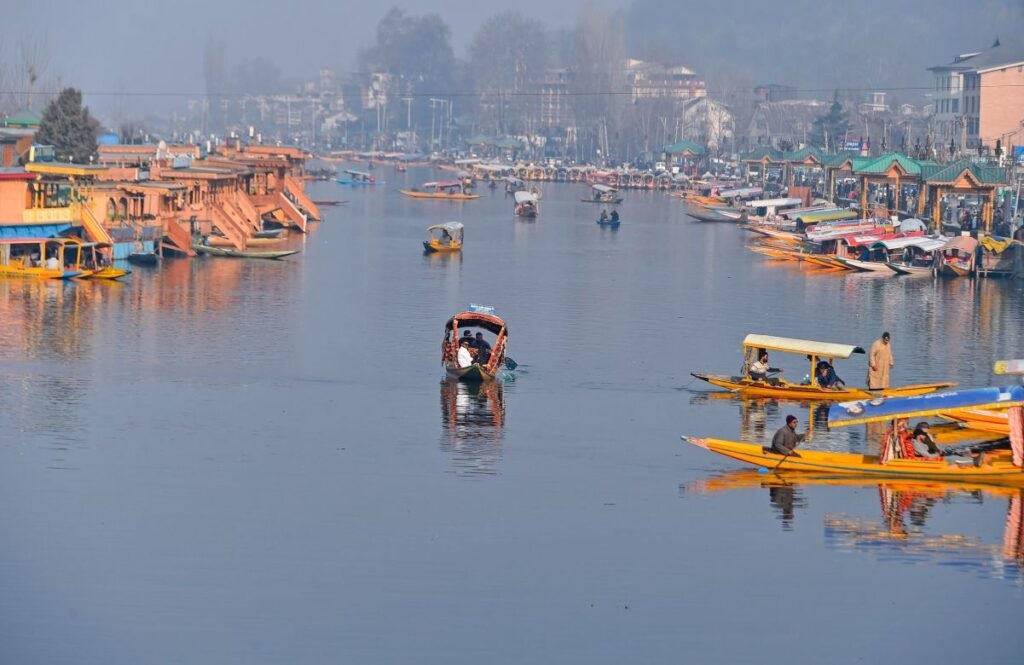 Kashmir Heatwave: Srinagar Records Scorching 31.7°C, 7.6 Degrees Above Normal