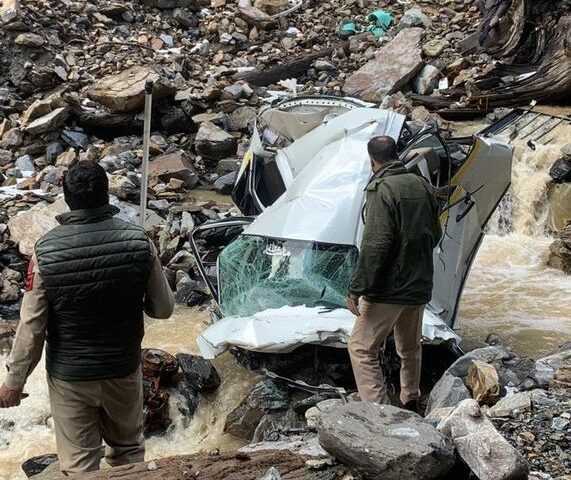 Mughal Road Tragedy: 2 Dead, 2 Missing as Vehicle Plunges into Gorge — Rising Accident Trend Alarms Kashmir (2026 Report)