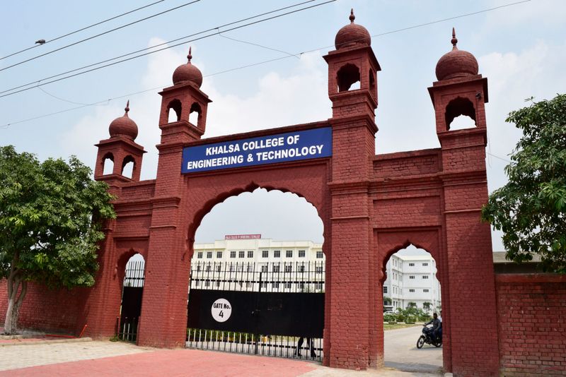Viral Videos of Amritsar College Clash Trigger Debate Over ‘Kashmiri vs Bihari’ Narrative