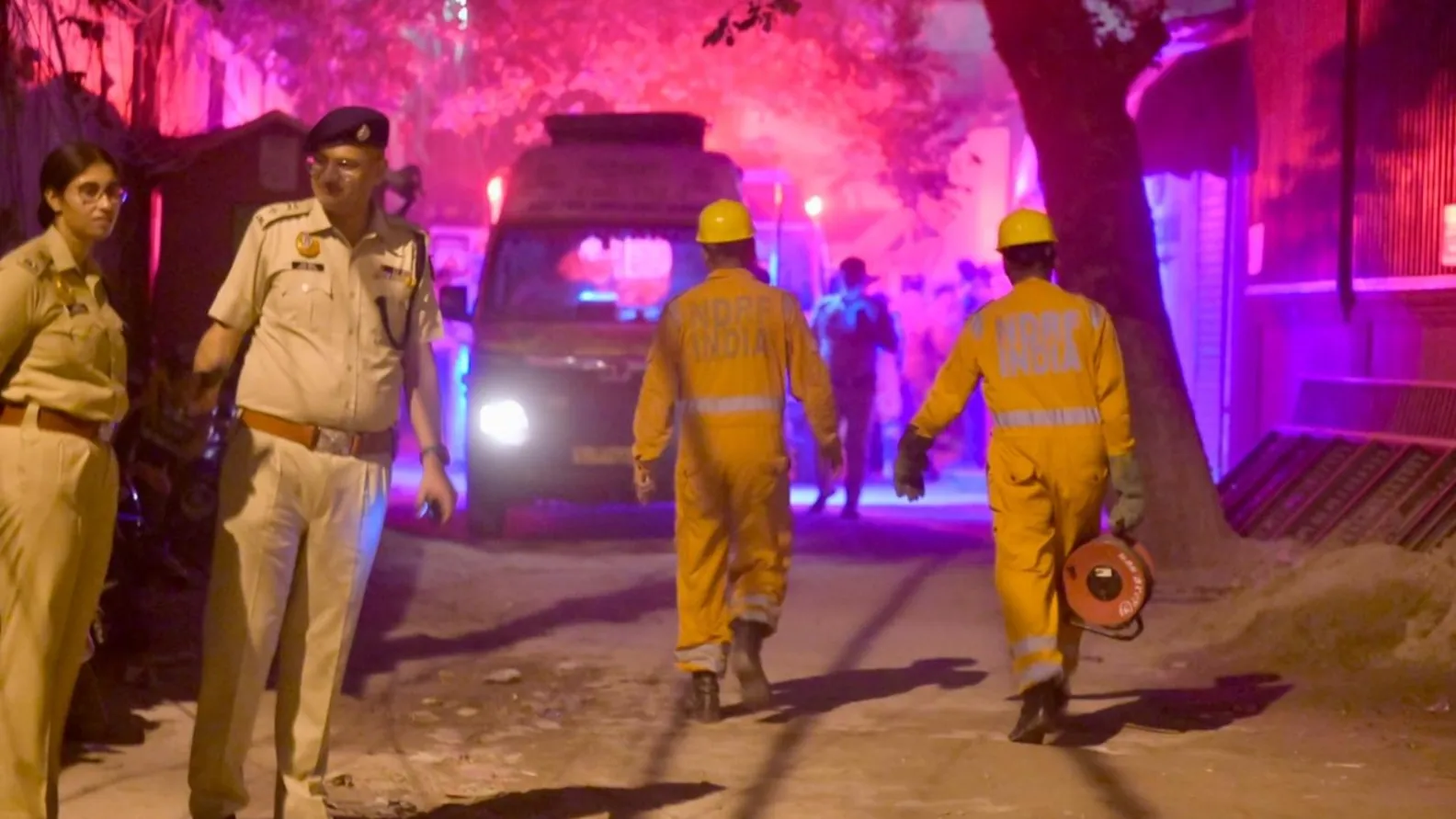 Delhi Building Collapse Near Saket Metro Station Leaves One Dead, Several Injured in Saidulajab