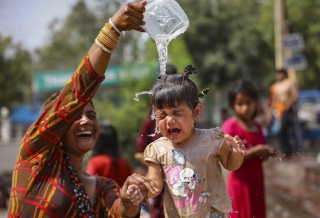 Kashmir Heatwave Triggers Calls to Extend Summer Vacation as Parents Put Student Safety First