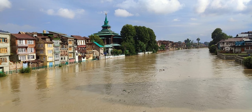 Kashmir Flood Alert: Jhelum Above Flood Declaration Mark as Fresh Rains Revive 2014 Memories; ₹2,021 Crore Plan Faces Delays
