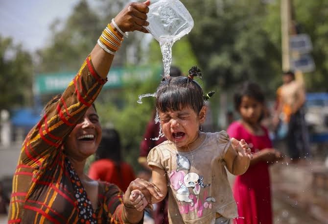 Kashmir Heatwave Triggers Calls to Extend Summer Vacation as Parents Put Student Safety First