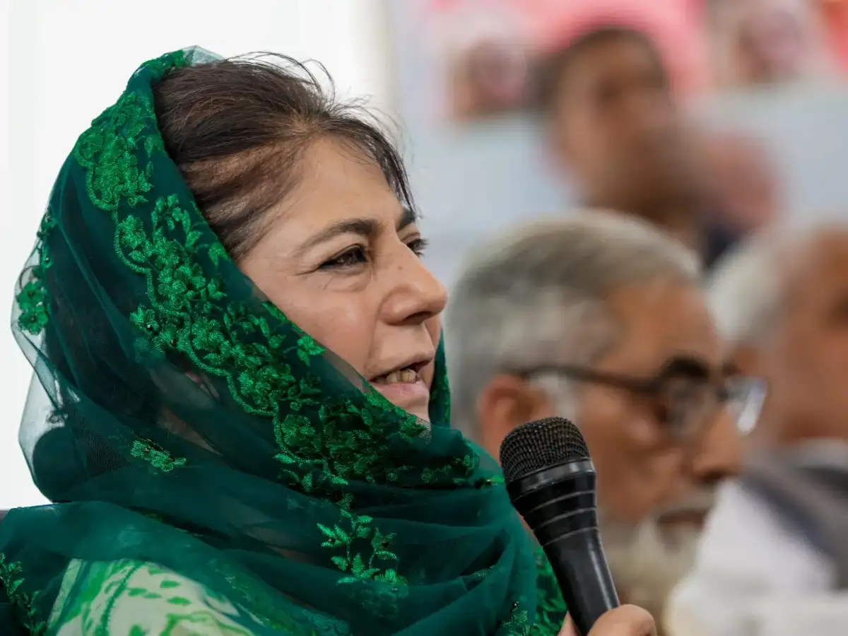 Mehbooba Mufti Apologises After Protest Remarks Trigger Political Storm in Kashmir; PDP Chief Calls Statement a ‘Slip of the Tongue’