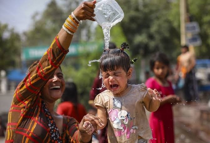 Kashmir Heatwave Triggers Calls to Extend Summer Vacation as Parents Put Student Safety First