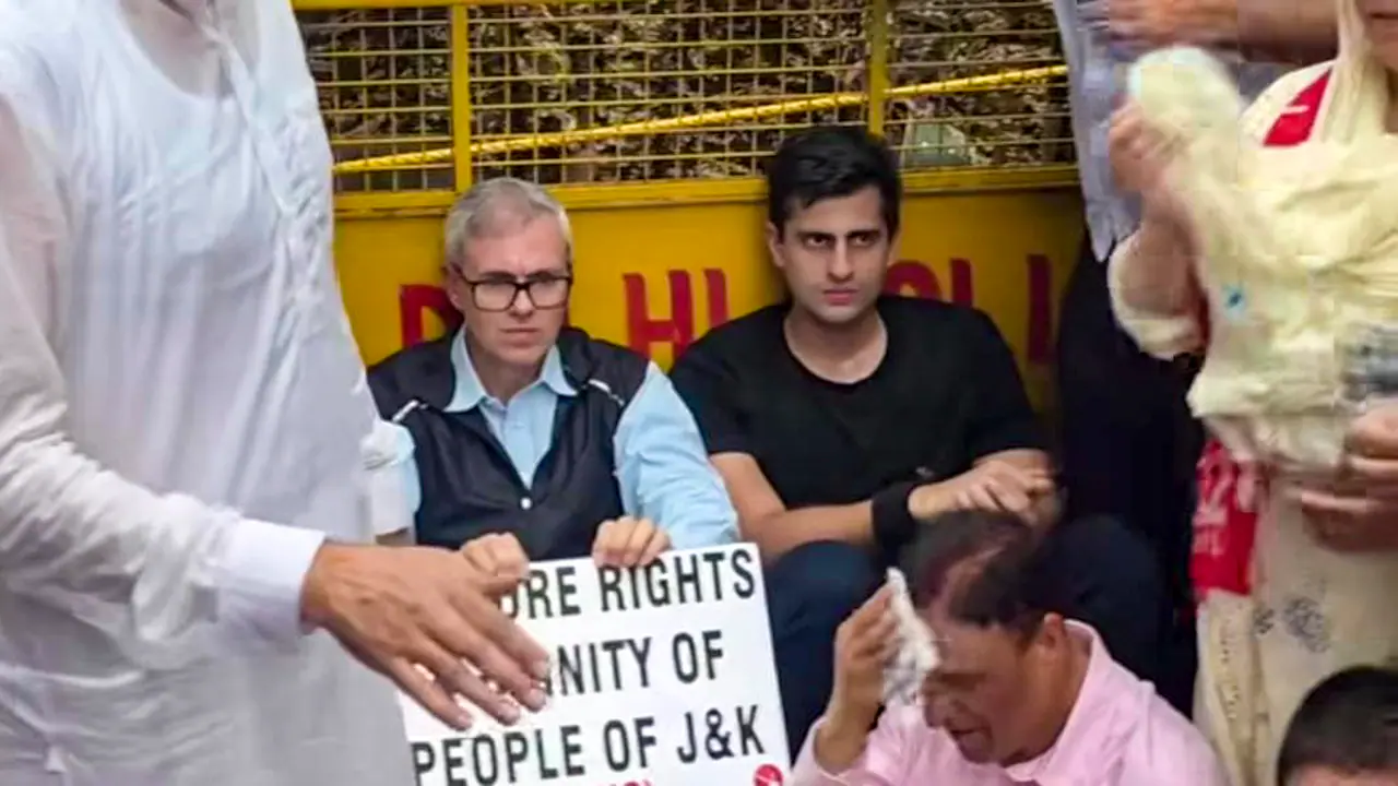 Farooq, Omar Abdullah Vow to Continue J&K Statehood Fight as Article 370 Anniversary Revives Political Battle