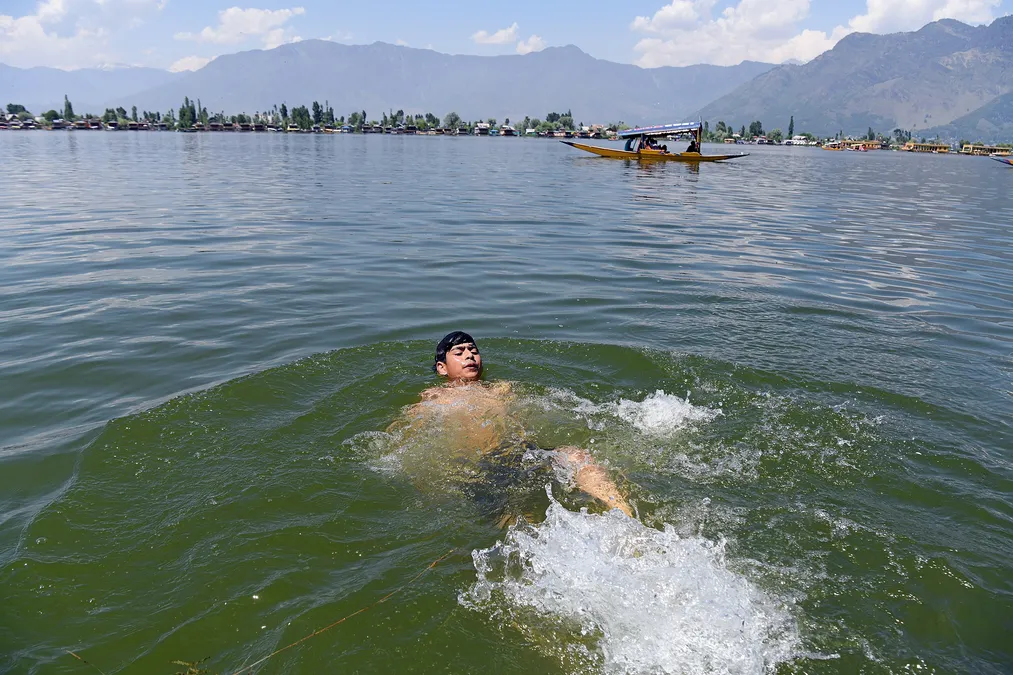 J&K Weather Turns Hot and Humid Again: Kashmir Braces for Another Spell of Heat, Humidity and Sudden Rain