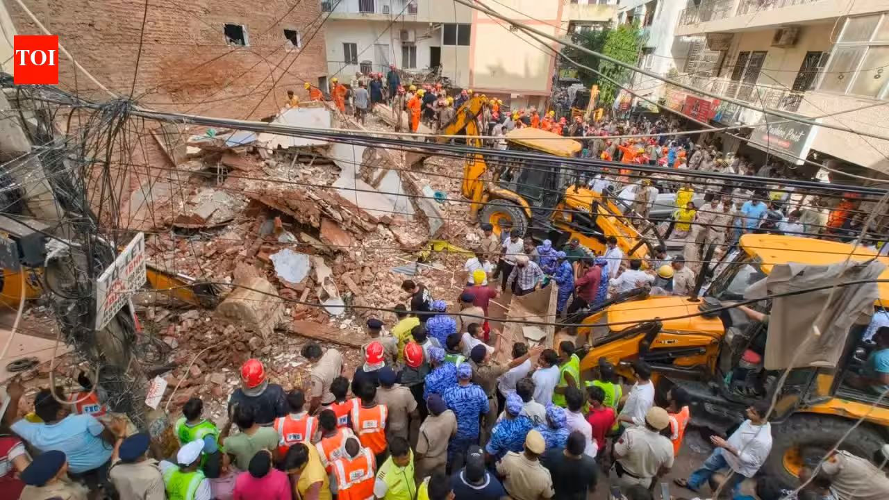 Delhi Building Collapse in Satya Niketan: 6 Dead, 13 Rescued as Rescue Ops Enter Day 2
