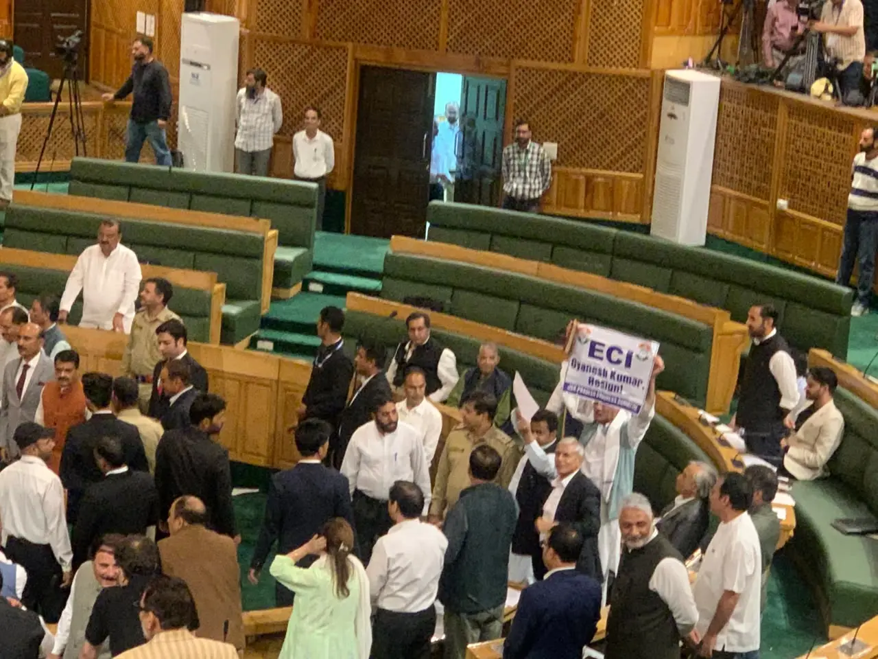 J&K Statehood Row: Bureaucrats vs Assembly as Omar Abdullah Resolution Triggers Institutional Clash