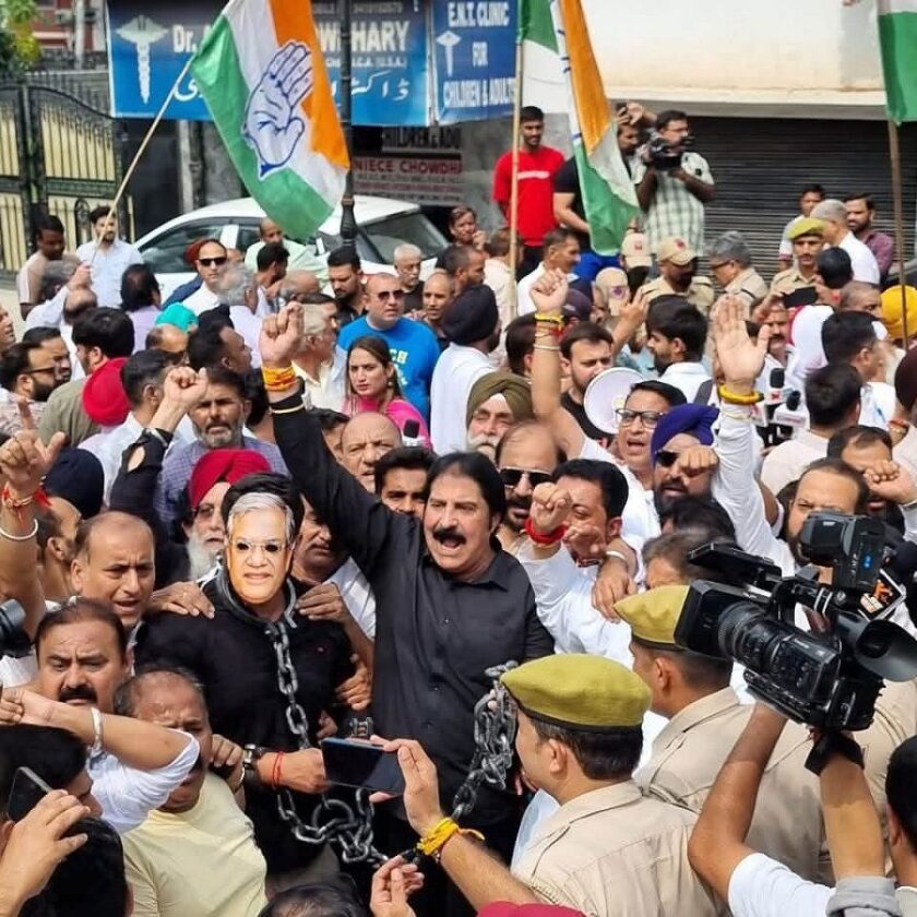 Omar Abdullah, Mehbooba Mufti Compare Delhi Protest Curbs With Kashmir’s Experience
