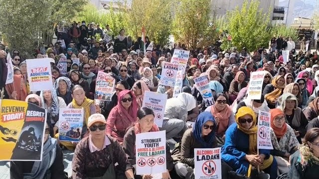 Leh Women’s Protest Against Liquor Shops Enters Day Six; Sonam Wangchuk Targets Ladakh LG